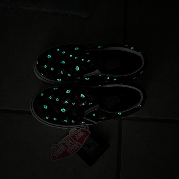 NWT Vans Kids Classic Slip-On Glow Butterfly Skull Sneakers 11.5K - Picture 5 of 7